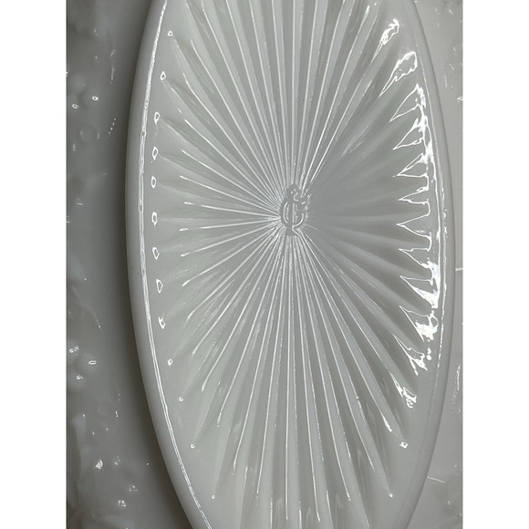 Vintage Grape Milk Glass, Imperial Glass-Ohio Corp. 1950-1980 - Picture 7 of 7